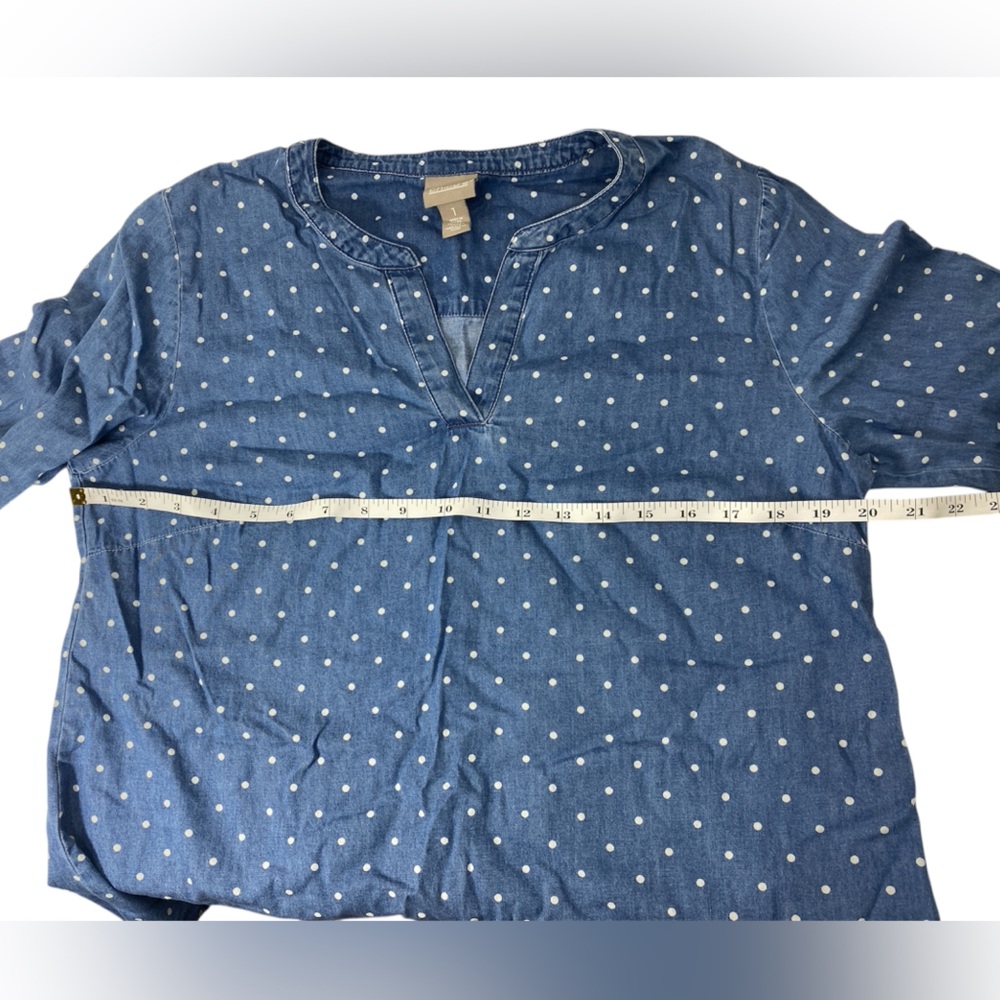 Chico’s Chambray Polka Dot 100% Cotton Split Neck Top Size 1 (M/L) - Picture 8 of 8